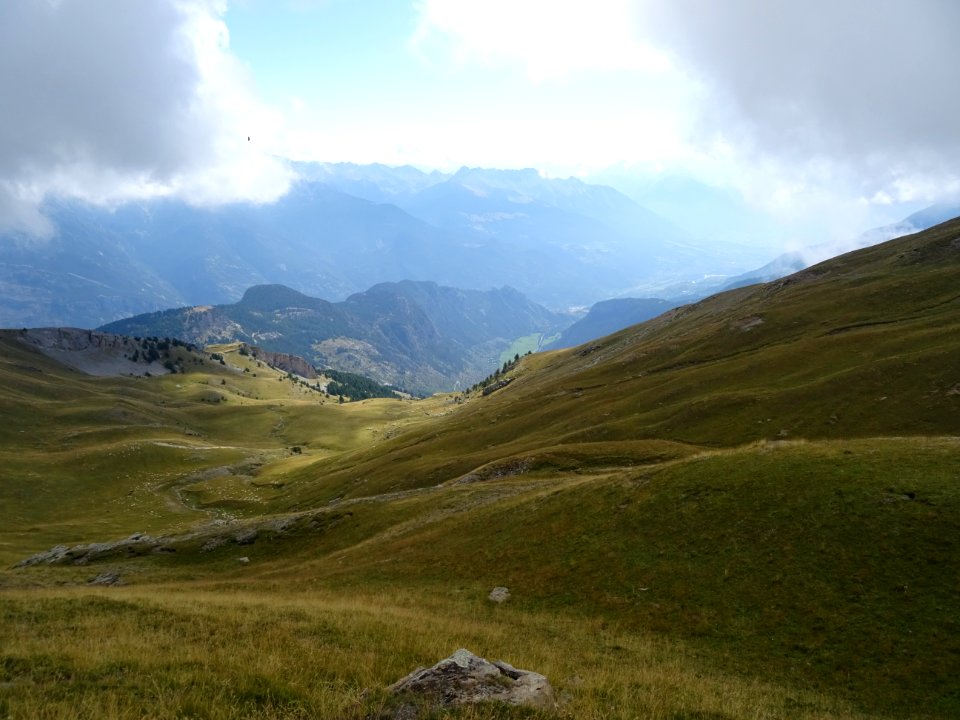 En descendant de la Tête des Raisins, le vallon de Testa M… 
