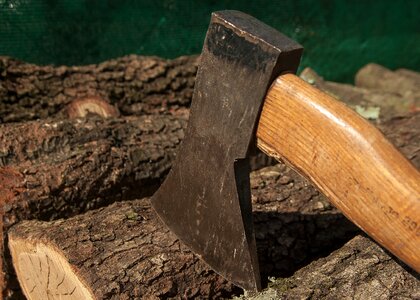 Heating woodcutter tool photo