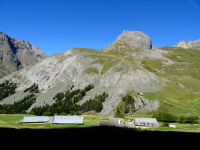 Chalets d'alpage, chapelle, gîtes à L'Alpe du Lauzet 