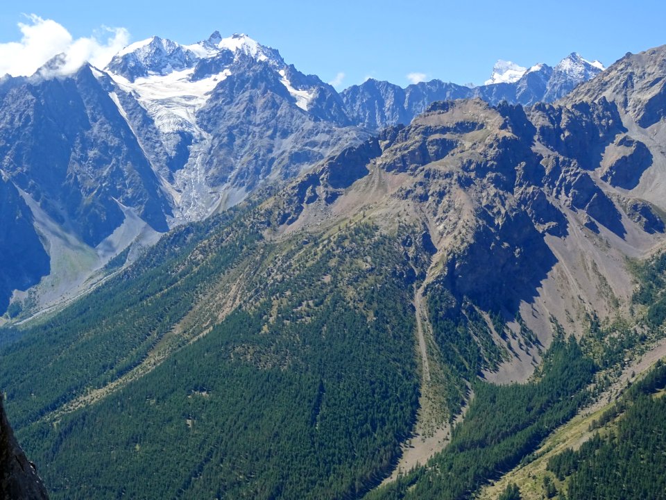 La Montagne des Agneaux et la Barres des Ecrins 