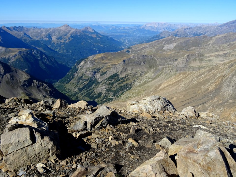 Depuis le Grand Pinier, vue vers Prapic, le col Bayard et … 