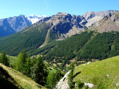 Vue vers la Montagne des Agneaux et la Roche de la Gardett… 