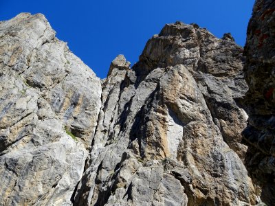 Pitons rocheux sous l'Aiguillette du Lauzet 