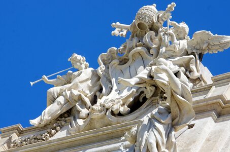 Fountain water statues photo