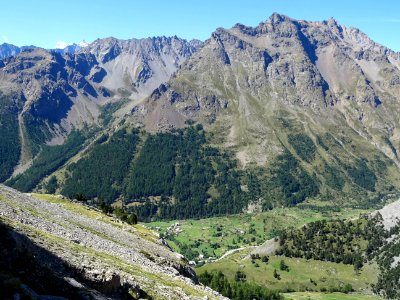 Tout en bas, le Pont de l'Alpe et Le Lauzet, en face la Ro… 