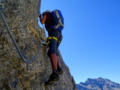 Ca tire sur le cable, il me semble ... :-) 