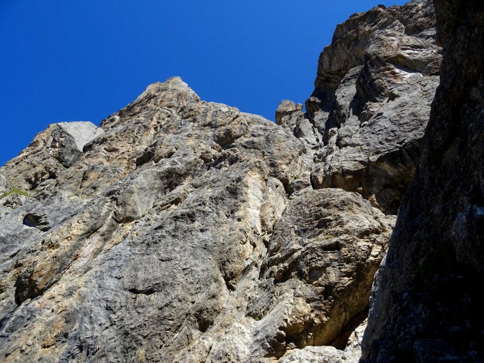 Pitons rocheux sous l'Aiguillette du Lauzet 
