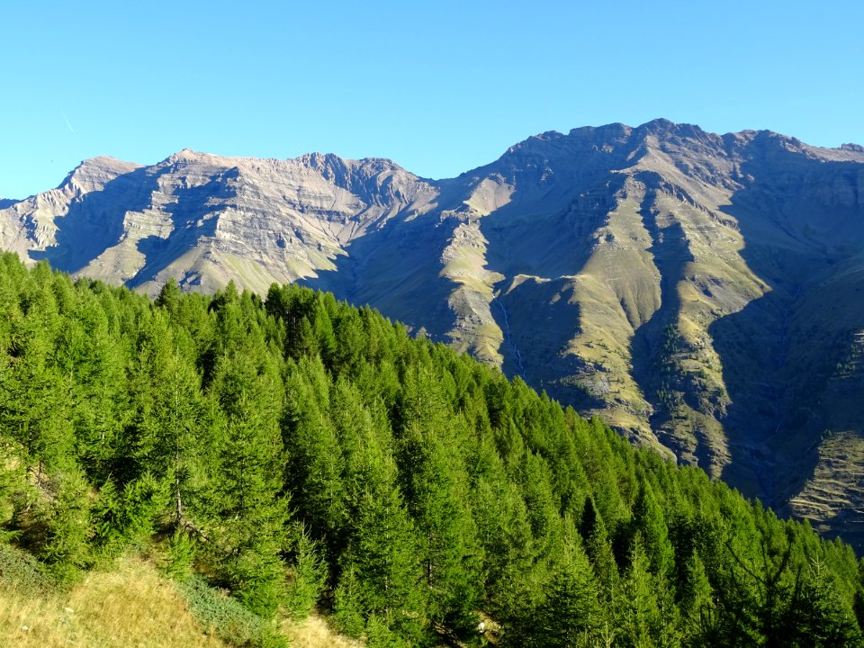 Dans le prolongement de la crête de Dormillouse, Tête de B… 