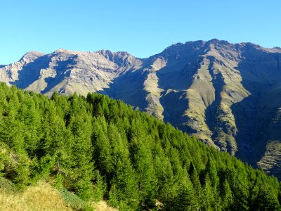 Dans le prolongement de la crête de Dormillouse, Tête de B… 