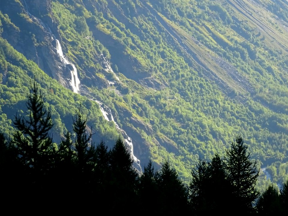 Cascades sur la rive gauche de la Biaysse 
