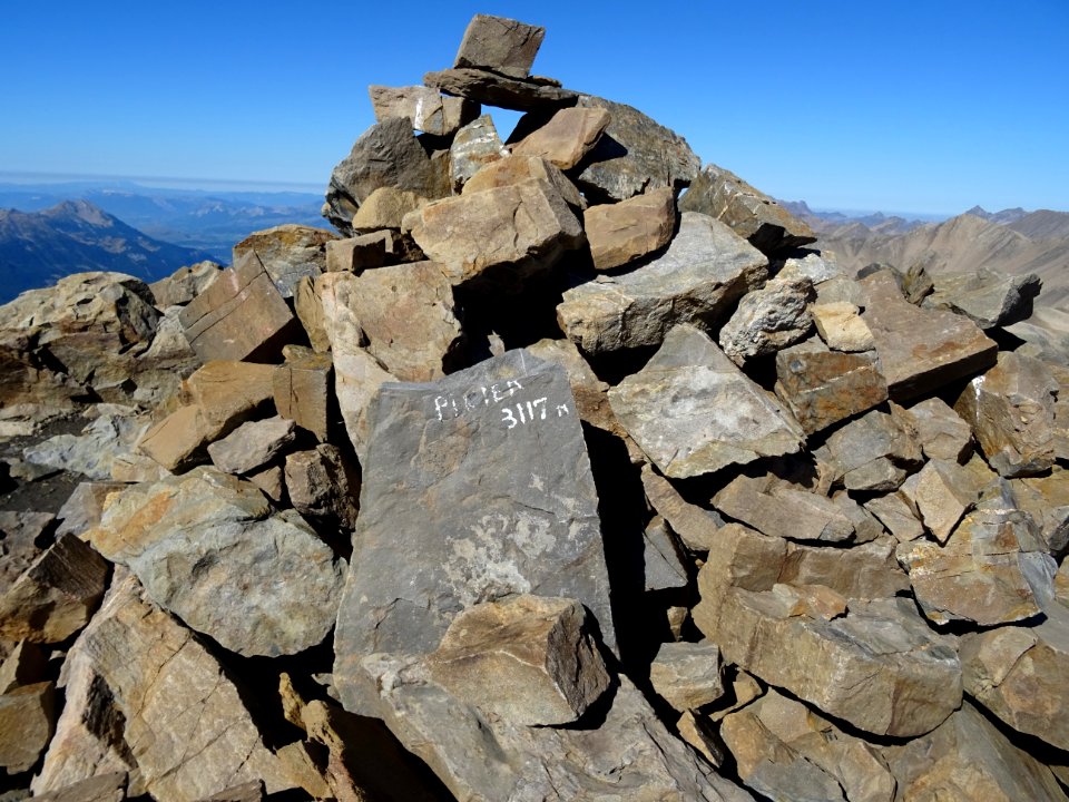 Cairn au sommet du Grand Pinier 3117 mètres 