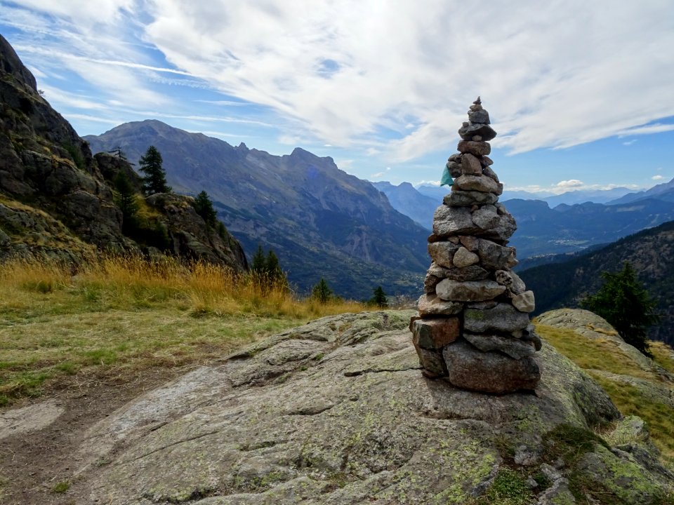 Premier cairn à la Tête de la Draye, Puy St Vincent est to… 