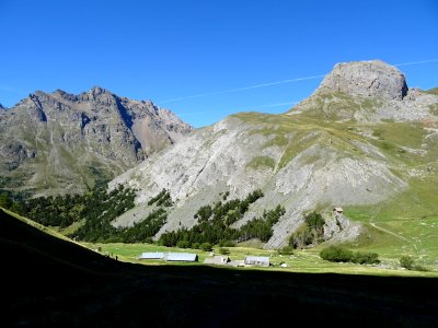 Chalets d'alpage, chapelle, gîtes à L'Alpe du Lauzet 