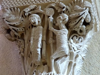 Détail d'un des chapiteaux, La basilique Saint-Andoche, Sa… 