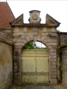Portail ancien, Autun, Saône-et-Loire 