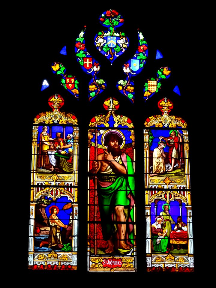 Vitrail, église Saint-Martin de Couches, Couches, Saône-et… 