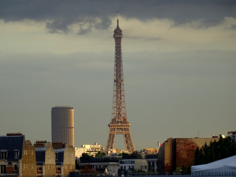 Hotel Hyatt Regency et la Tour Eiffel 