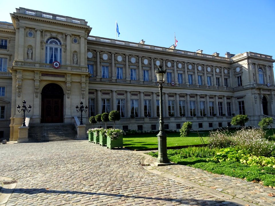 Jardin et bâtiment du Ministère des Affaires étrangères, q… 
