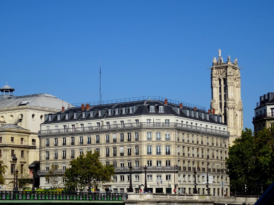 Immeuble Préfecture de police et tour St-Jacques, 4ème a… 
