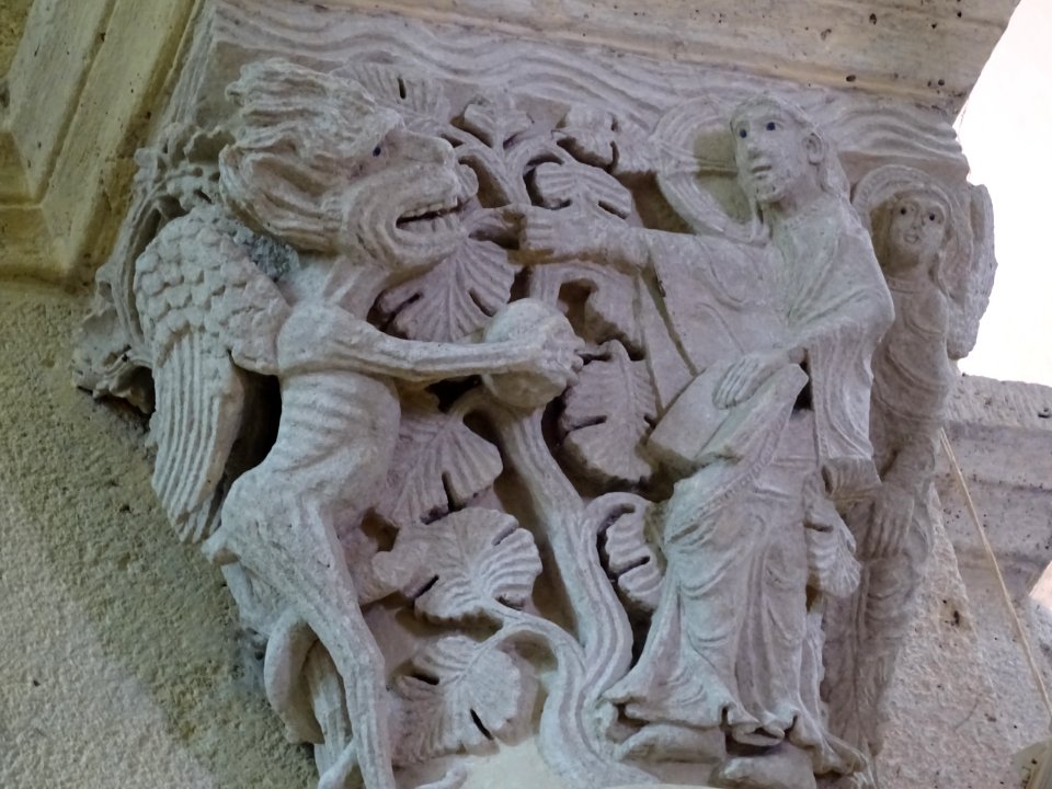 Détail d'un des chapiteaux, La basilique Saint-Andoche, Sa… 