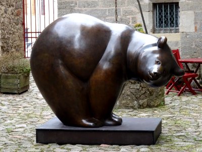 Sculpture d'un ours, musée François Pompon accolé à la bas… 