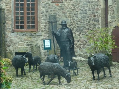 Sculpture La Transhumance, un berger, son chien et ses b… 