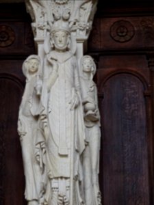 Trumeau de la cathédrale Saint-Lazare, Saint Lazare et ses… 