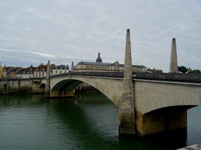 Chalon-sur-Saône, le pont St-Laurent au-dessus de la Saône… photo