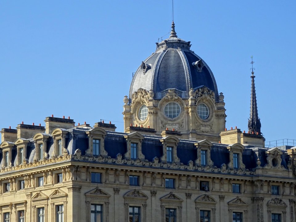 Tribunal de Commerce de Paris. Situé entre le quai de la C… 