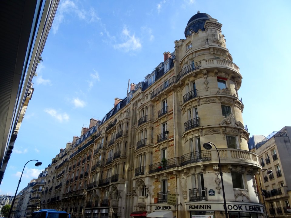 Un bel immeuble, rue Poussin, 16e arr., Paris 