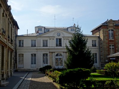 Ancien château Ternaux et cour intérieure du lycée Jean-Ba… 