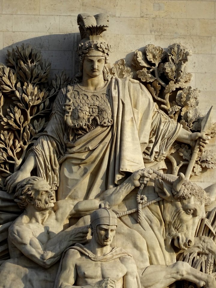 Détail du haut-relief La Paix de 1815 par Antoine Étex. … 