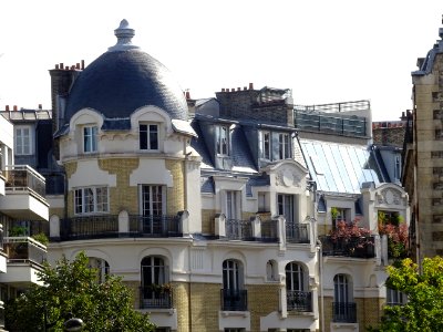 Immeuble à l'angle rue de la Source et rue de la Mission M… 