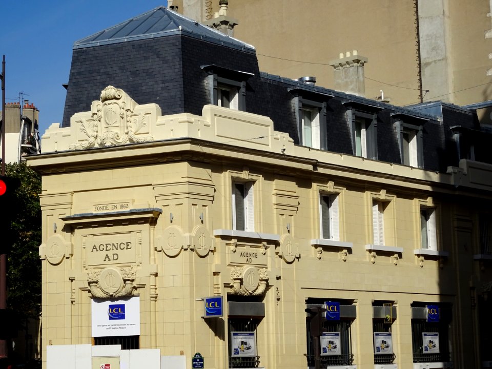 Agence AD, au croisement Avenue Mozart et rue Jean de la F… 