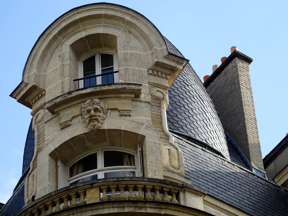Détail de l'immeuble à l'angle de la rue de l'Assomption e… 