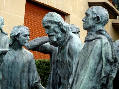 Statues de bronze, 16 rue Picot, 16e arr., Paris 