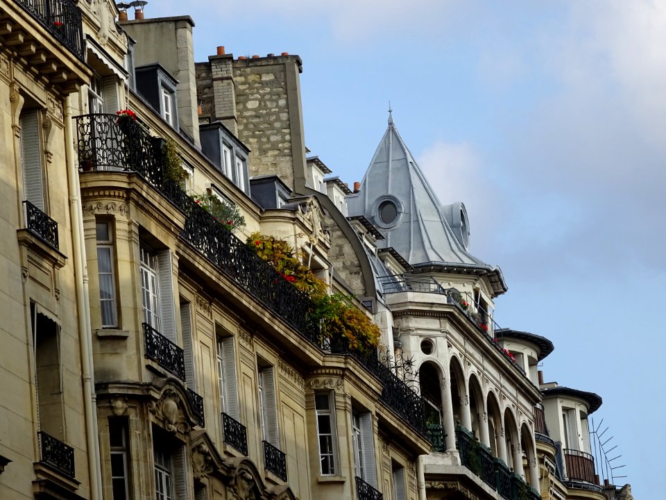 Détail des toits, cheminées et balcons, avenue d'Eylau, 16… 