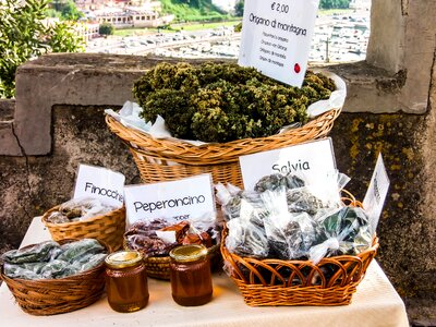 Italy sale monotéma