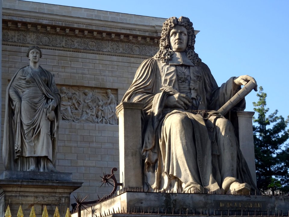 Statue de Henri François d'Aguesseau devant l'Assemblée Na… 
