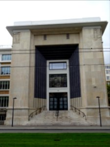 Un immense portail au 28 boulevard Victor, 15e arr., Paris… 