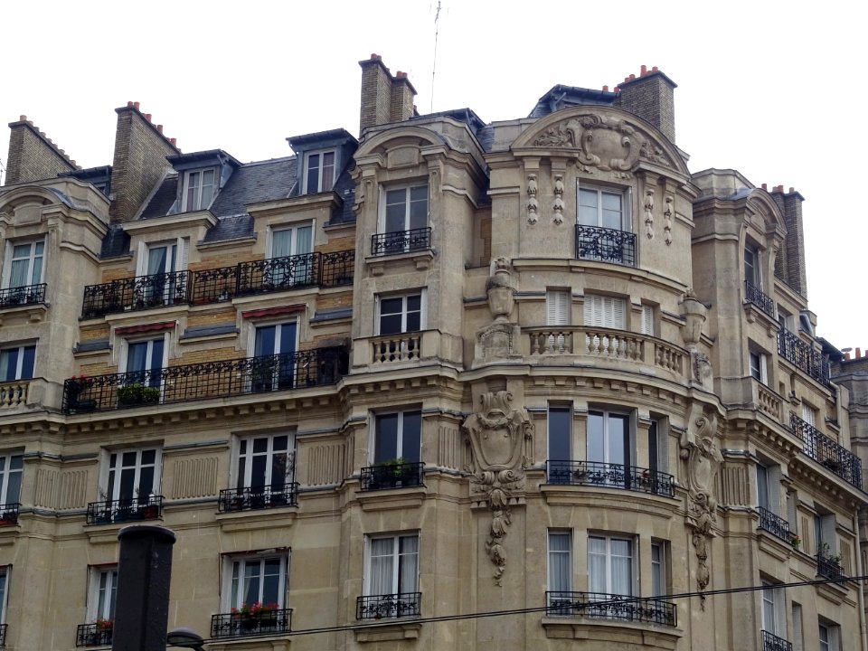 Immeuble à l'angle du boulevard Victor et de la rue de Ram… 