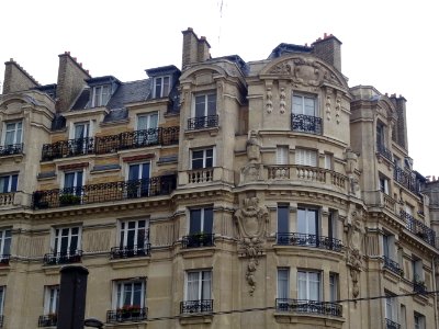 Immeuble à l'angle du boulevard Victor et de la rue de Ram… 