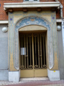 Porte Art Déco, immeuble près de l'église, vers le 61-63 r… 