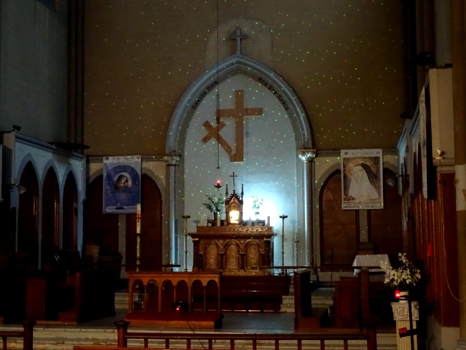 Nef de l'église Sainte-Rita, église catholique gallicane, … 