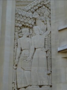 Bas-relief de la façade, N°1 rue Molitor, 16e arr., Paris 