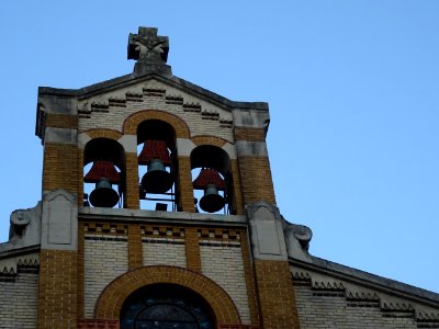 Clocher à trois cloches, église nouvelle Saint-Honoré-d'Ey… 