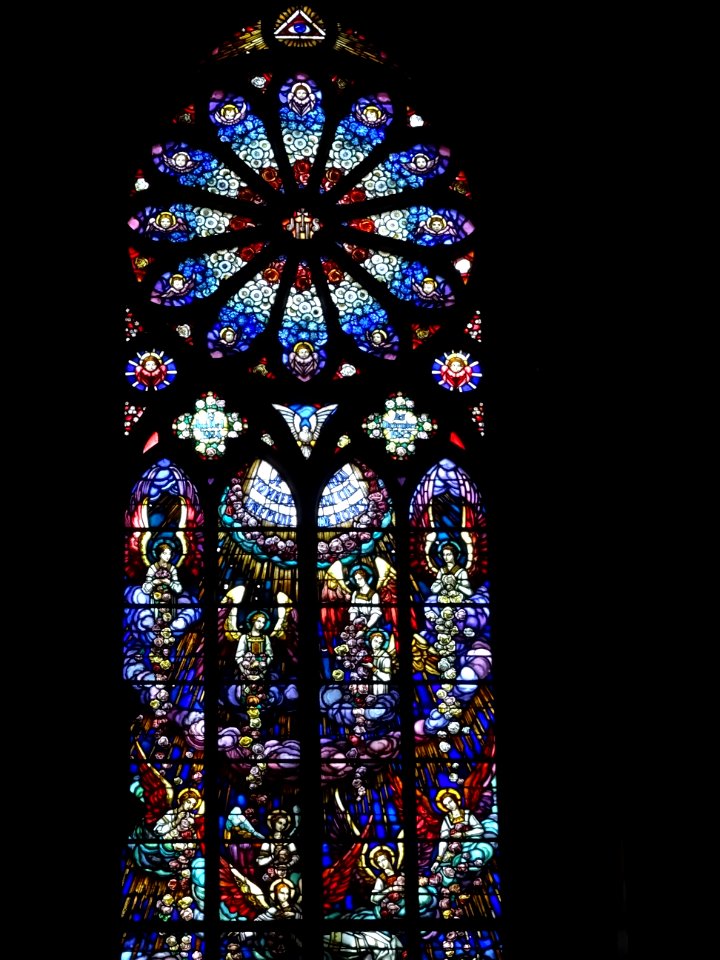 Vitrail de la chapelle Sainte-Thérèse, 16e arr., Paris 