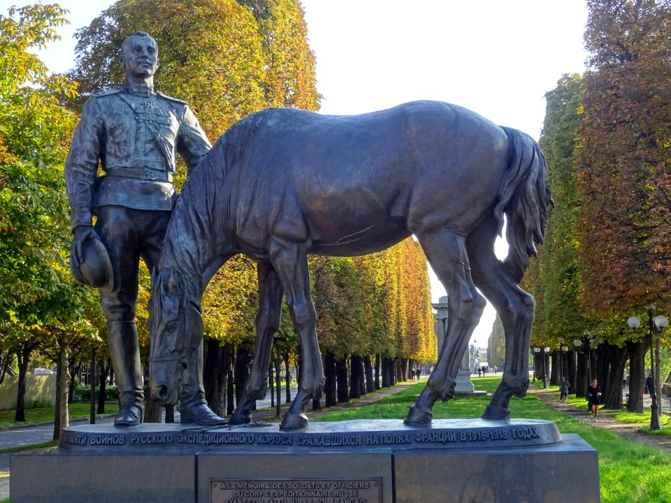 Monument du Corps expéditionnaire russe, place du Canada, … 