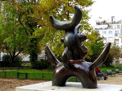 Statue L'Oiseau lunaire de Joan Miro, square de l'Oiseau… 