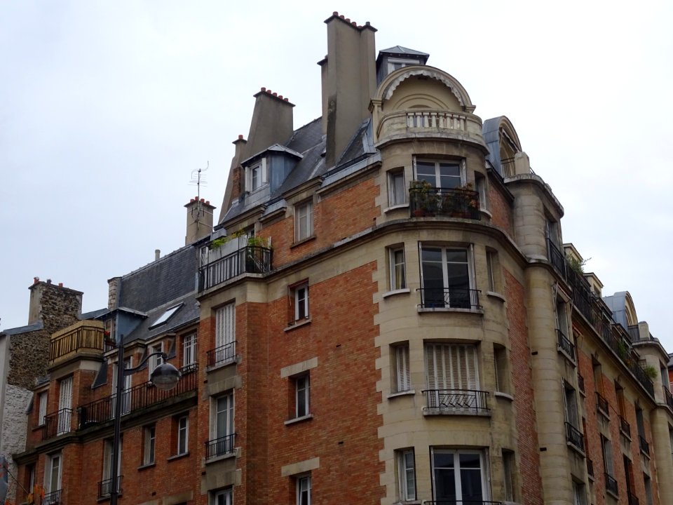 Immeuble à l'angle du Passage du Guesclin et de la rue de … 